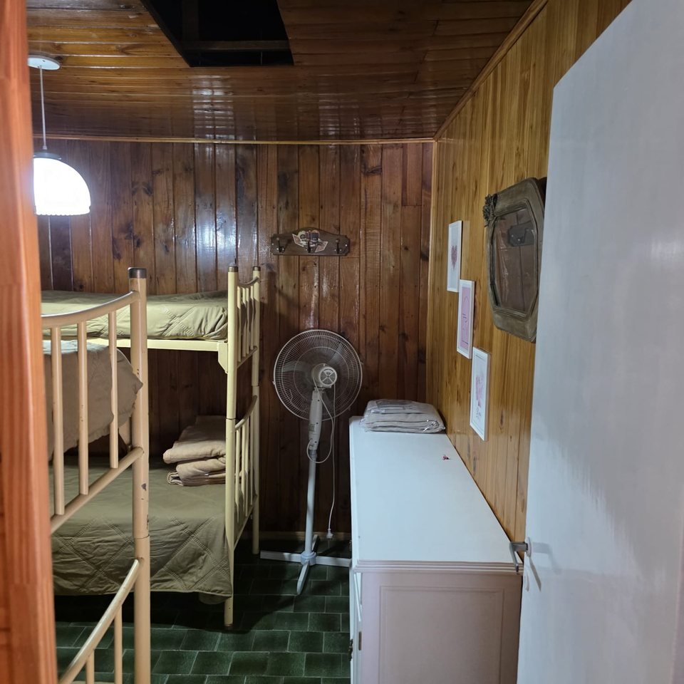 Segundo dormitorio con camas marineras y placard